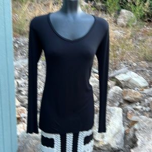 Charli London long sleeve v-neck with rough hem & sleeves lightweight & soft 10